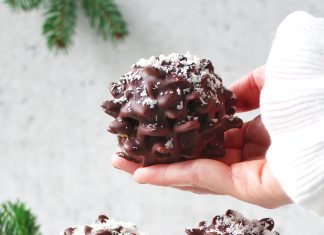 Pigne di cioccolato ai ceci con nocciole e mandorle