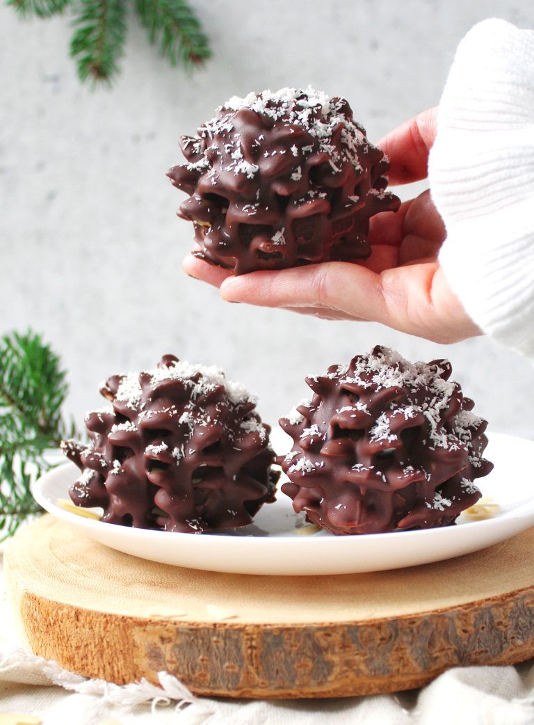 Pigne di cioccolato ai ceci con nocciole e mandorle