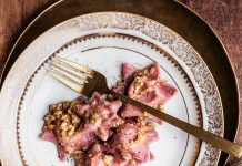 Ravioli stella alla robiola con pesto di noci