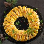 Sfoglia intrecciata con ripieno di ceci, olive e nocciole