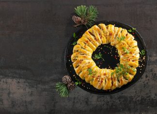 Sfoglia intrecciata con ripieno di ceci, olive e nocciole