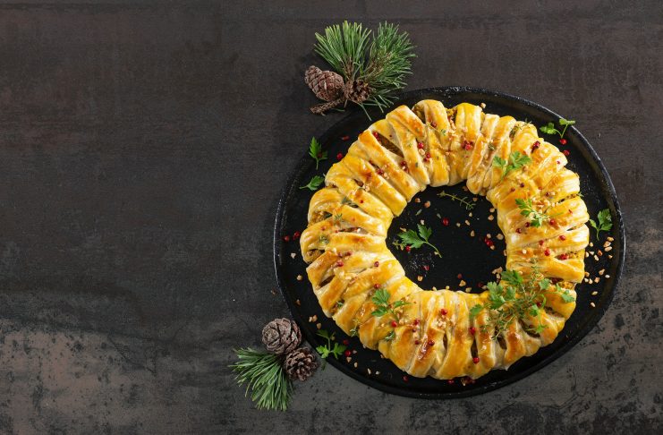 Sfoglia intrecciata con ripieno di ceci, olive e nocciole