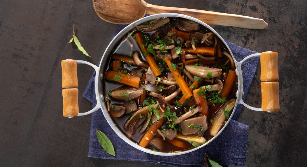 Bourguignon di funghi, carote e scalogni al vino rosso
