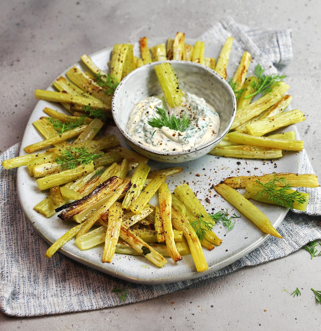 Chips di sedano verde con maionese di sedano rapa