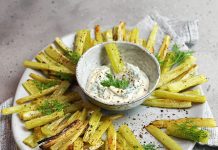 Chips di sedano verde con maionese di sedano rapa