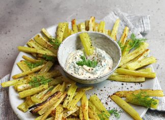 Chips di sedano verde con maionese di sedano rapa