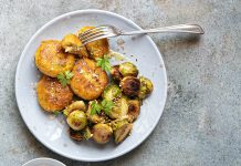 Crocchette di verdure con cavolini piccanti arrosto