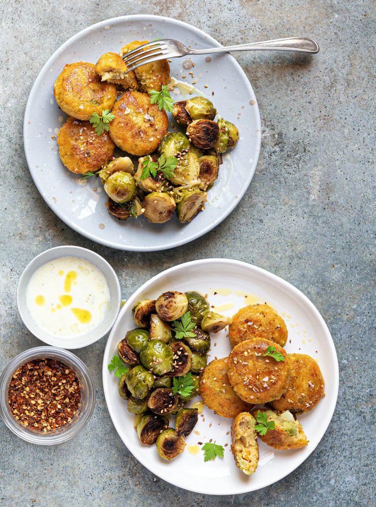 Crocchette di verdure con cavolini piccanti arrosto