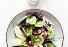 Insalata di radicchio al miso con kiwi e nocciole