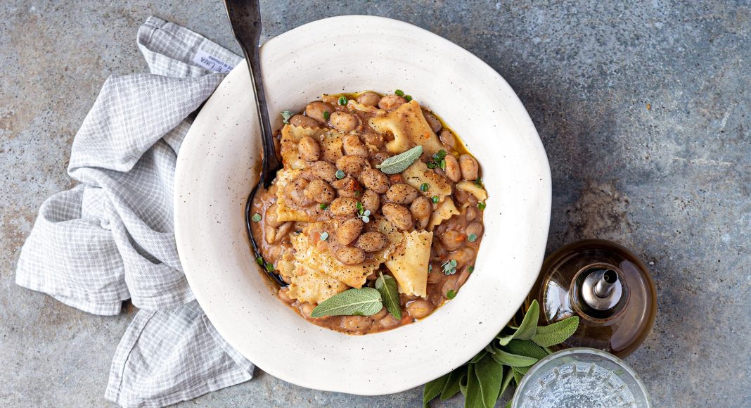 Pasta e fagioli cremosa con maltagliati all’uovo