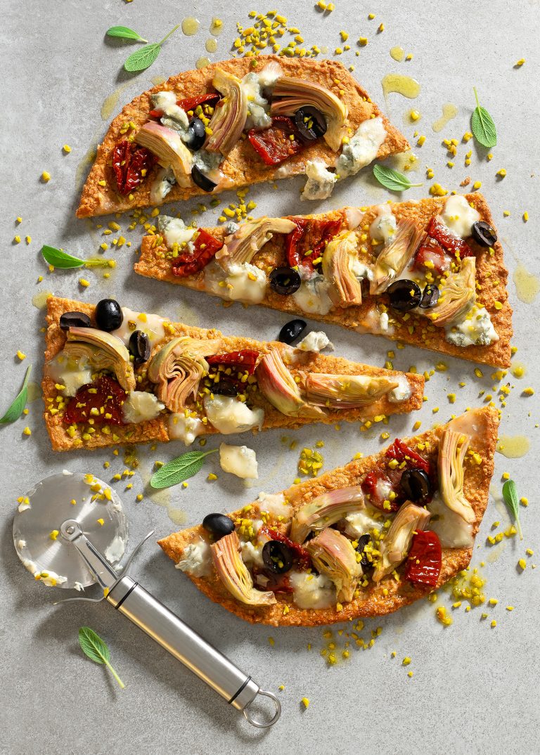 Pizza in crosta di quinoa e avena con carciofi e gorgonzola