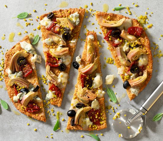 Pizza in crosta di quinoa e avena con carciofi e gorgonzola