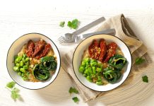 poke mediterraneo con fave e cicoria piccante