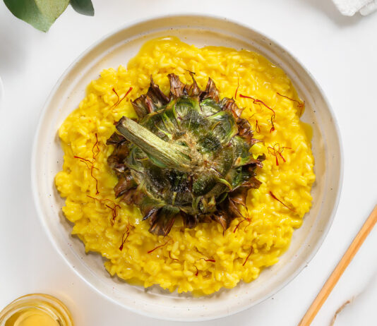 Risotto allo zafferano con carciofi alla giudia