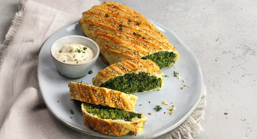 Strudel con cime di rapa e cavolo nero