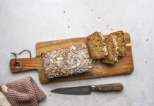 Come fare il plumcake vegano soffice di mandorle e yogurt