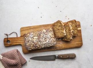 Come fare il plumcake vegano soffice di mandorle e yogurt