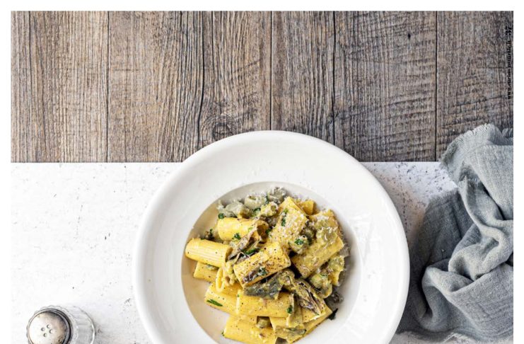 Finta carbonara: rigatoni con fricassea di carciofi