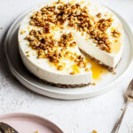 Cheesecake alla greca con yogurt, noci e miele