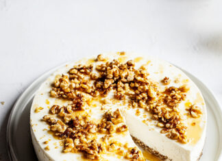 Cheesecake alla greca con yogurt, noci e miele