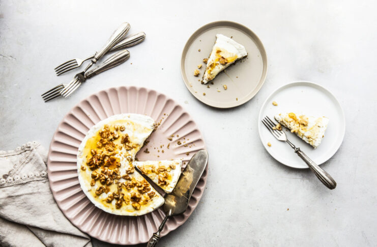 Cheesecake alla greca con yogurt, noci e miele