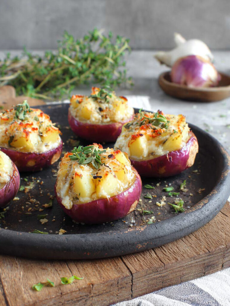cipolle-ripiene-formaggio Cipolle rosse ripiene con patate e formaggio