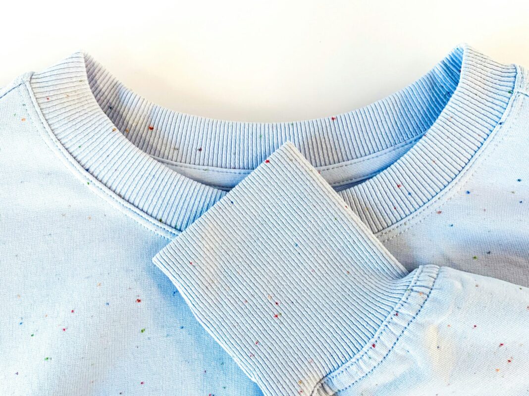 come togliere le macchie dai vestiti in modo naturale