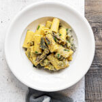 Finta carbonara: rigatoni con fricassea di carciofi