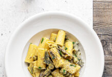 Finta carbonara: rigatoni con fricassea di carciofi