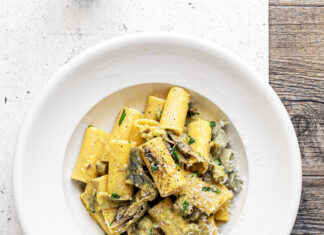 Finta carbonara: rigatoni con fricassea di carciofi