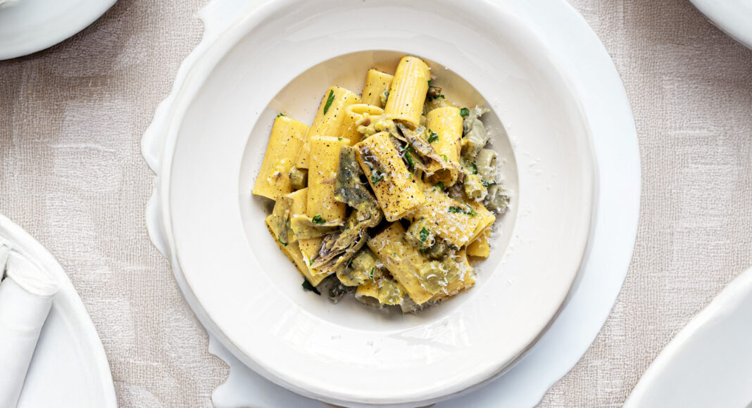 Finta carbonara: rigatoni con fricassea di carciofi