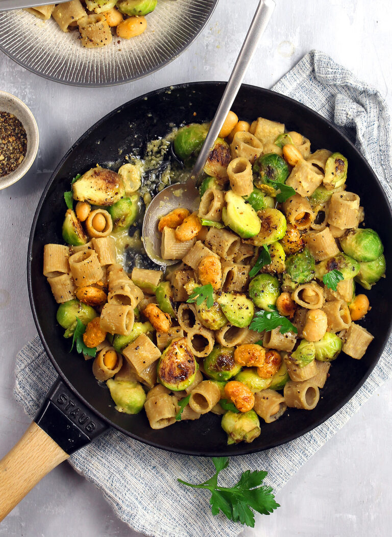 pasta-cavolini-fagioli Padellata di pasta, crema di fagioli e cavoletti di Bruxelles