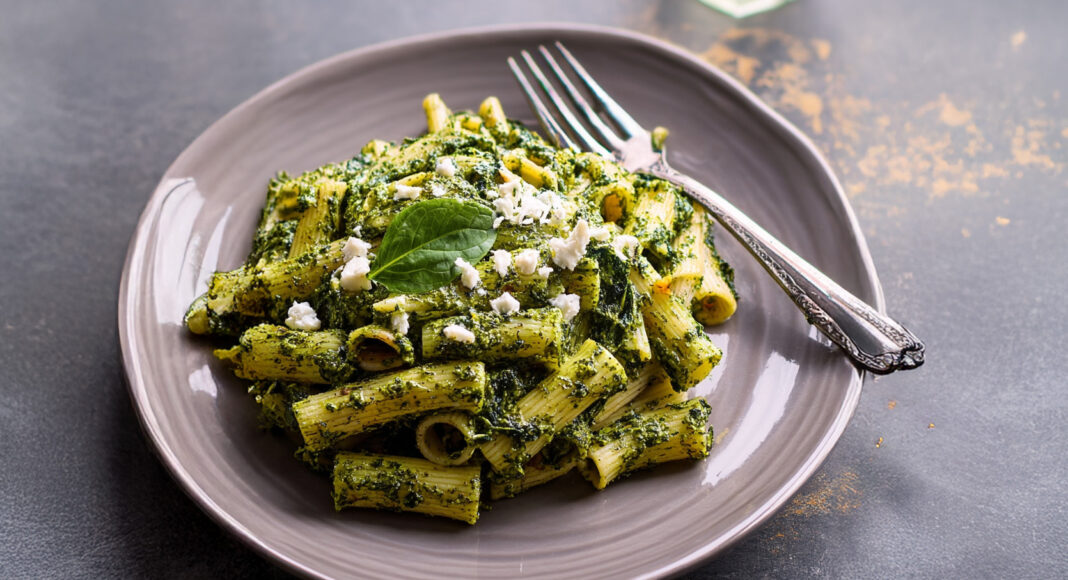 Pasta alla crema di cavolo nero e feta