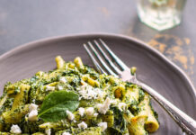 Pasta alla crema di cavolo nero e feta