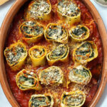 Rotolini ripieni al forno con salsa di pomodoro