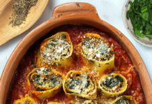 Rotolini ripieni al forno con salsa di pomodoro