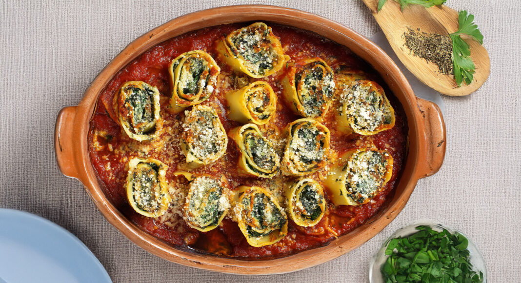Rotolini ripieni al forno con salsa di pomodoro