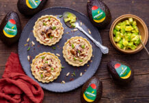 Mini tarte di brisè con crema di avocado e champignon