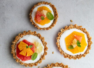 Tartellette di avena, cocco e agrumi