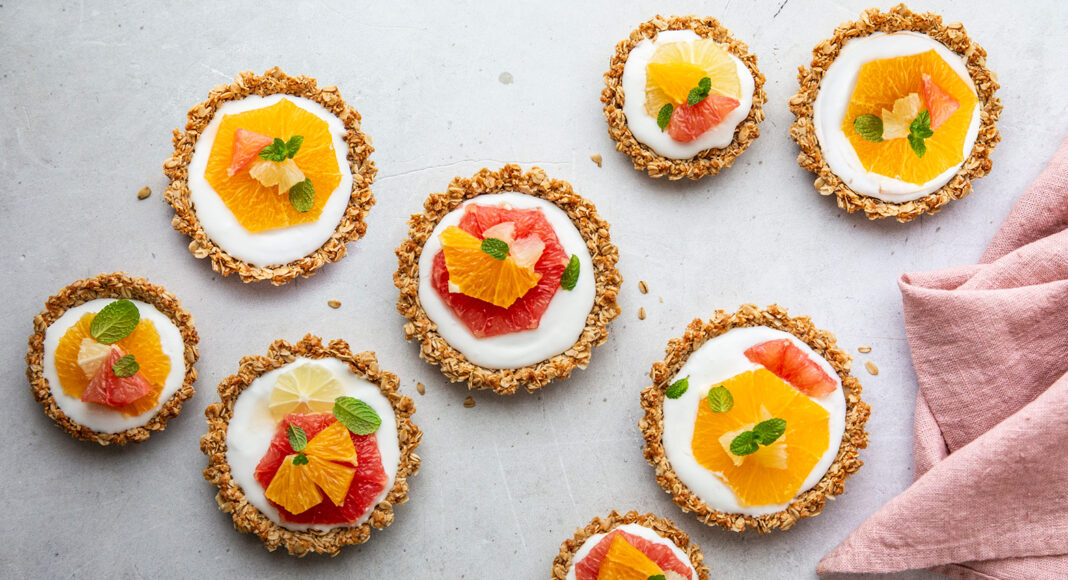 Tartellette di avena, cocco e agrumi