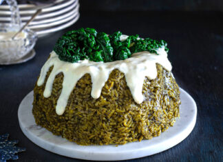 Timballo di riso al cavolo nero con fonduta di pecorino