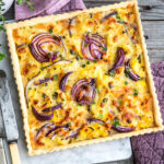 Torta salata di farro con patate, cipolla rossa e capperi