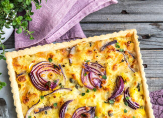 Torta salata di farro con patate, cipolla rossa e capperi