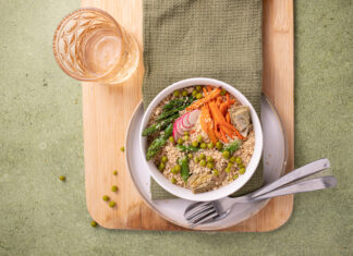 Cuscus colorato con asparagi e carciofi