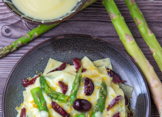 Fazzoletti di pasta con asparagi, olive nere e limone Fazzoletti di pasta con asparagi, olive nere e limone