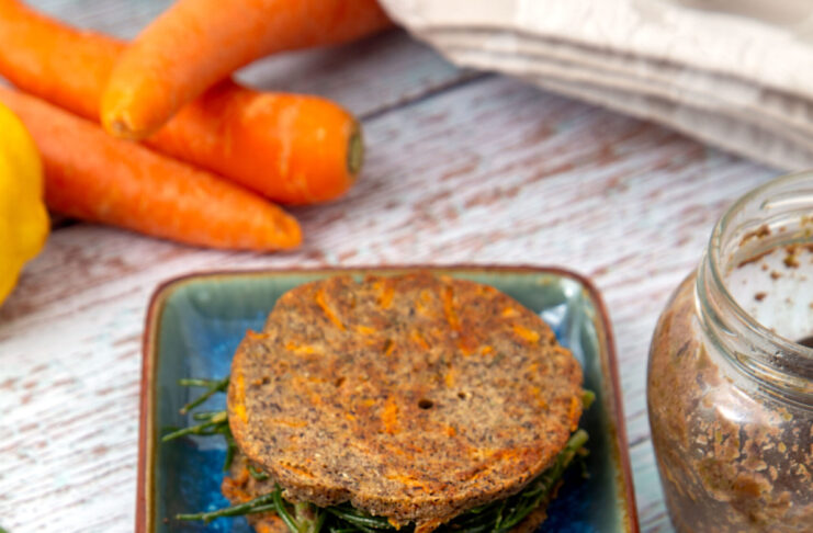 Mini sandwich di grano saraceno con barba di frate e carote