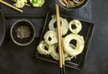 Tempura di cimette colorate e anelli di cipolla