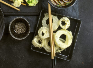 Tempura di cimette colorate e anelli di cipolla