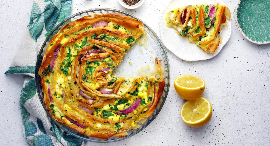 Torta salata di fillo, crescenza e cipolle rosse
