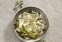 Ravioli di riso agli asparagi con salsa di kefir e limone